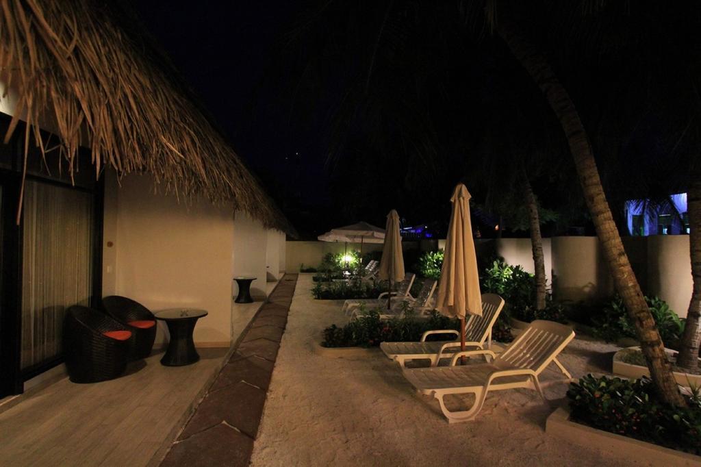 Local Island Inn Hangnaameedhoo Buitenkant foto
