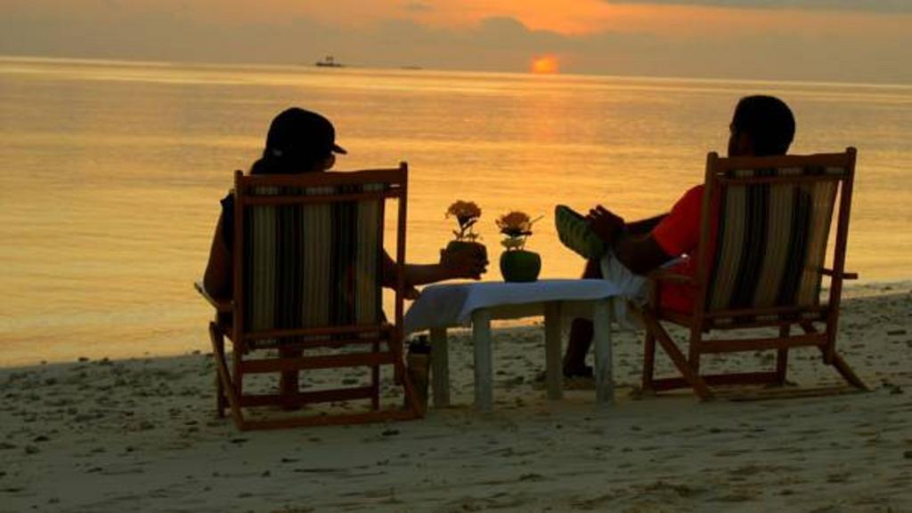 Local Island Inn Hangnaameedhoo Buitenkant foto