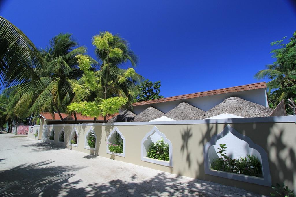 Local Island Inn Hangnaameedhoo Buitenkant foto